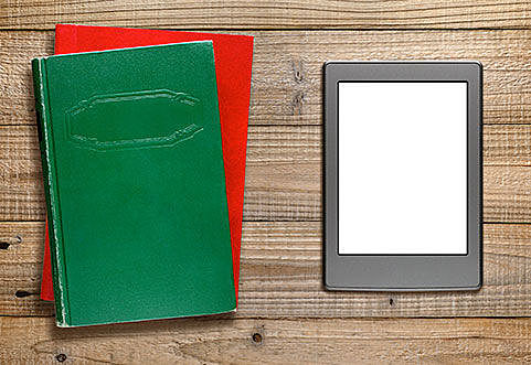 Holidaymakers choose books over e-readers