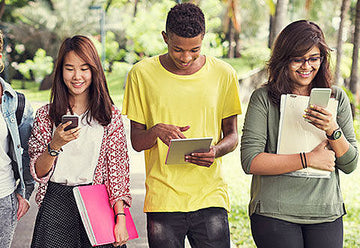 Poll shows ereaders lead to more reading, online sharing