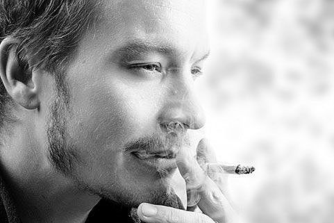 Smoking and vaping can cause serious eye problems