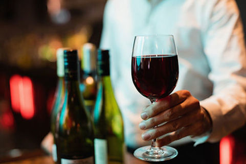 Study links alcohol with lower risk of developing cataracts