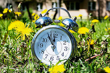 How to comfortably navigate the spring forward