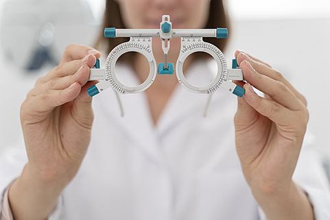 High street cataract and glaucoma tests to reduce NHS waiting lists