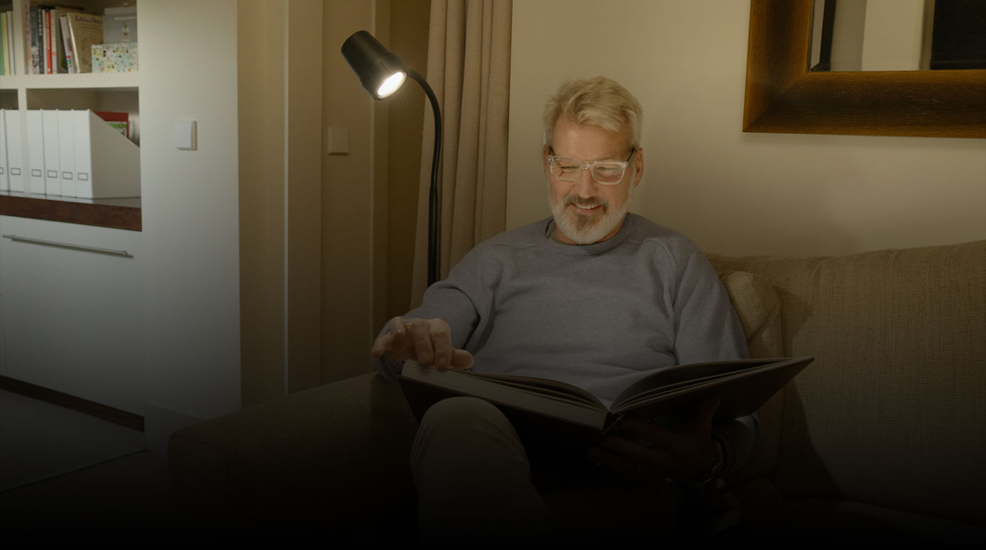 Man reading with HD Essential floor light
